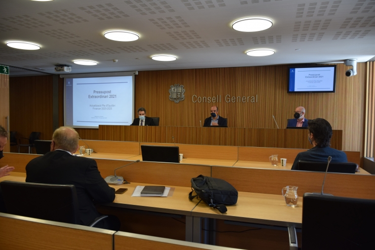 Un instant de la compareixença del ministre de Finances, Eric Jover, davant la comissió legislativa.